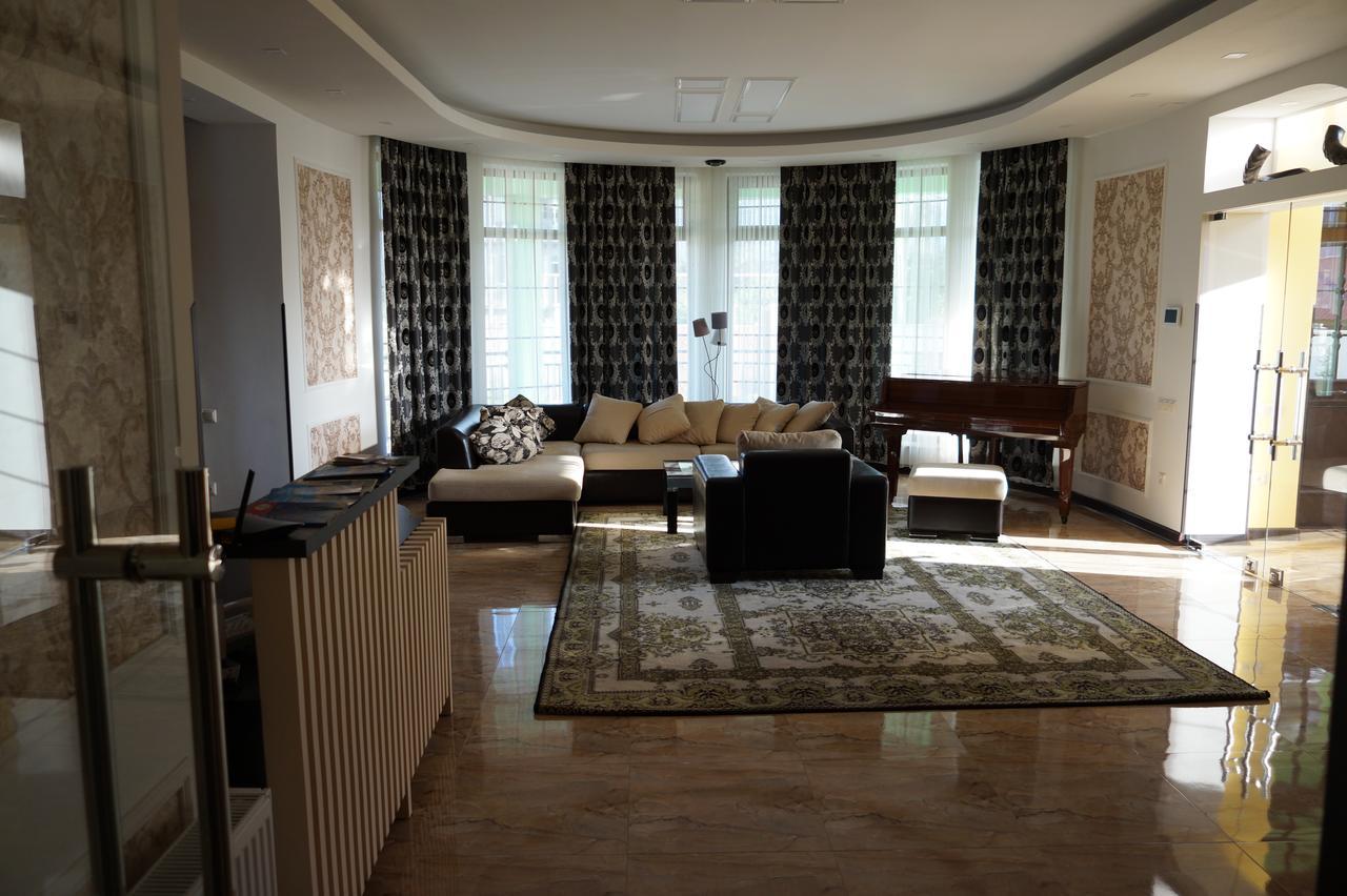 Villa Qero Батуми Екстериор снимка