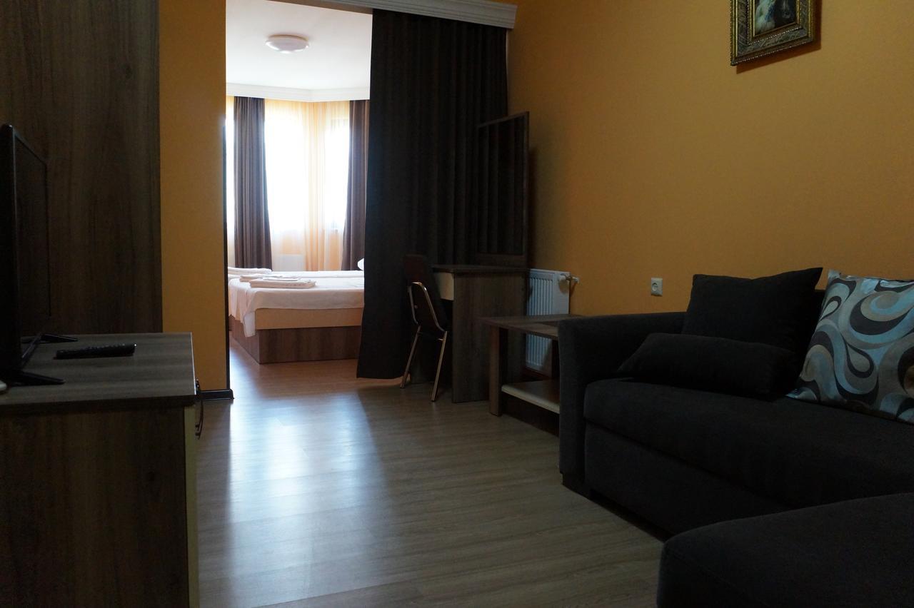 Villa Qero Батуми Екстериор снимка